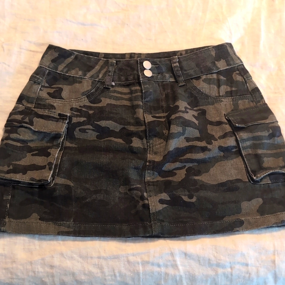 Camo cargo skirt